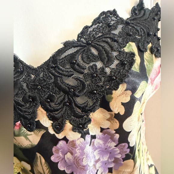 Victoria's Secret Vintage Gold Label Floral Lace Camisole M hydrangeas posies - Picture 2 of 6